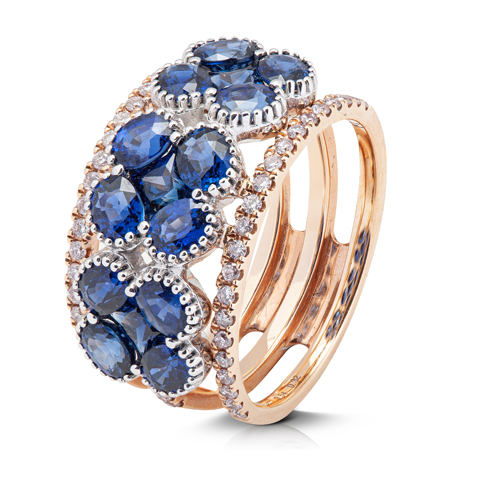 Anillo diseño oro rosa 18kt con diamantes y zafiros azules.